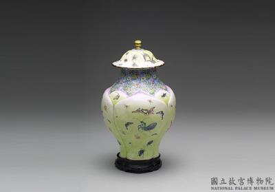 图片[2]-Painted enamel lidded jar in the form of a lotus blossom with butterfly-and-insect decoration, Qianlong reign (1736-1795), Qing dynasty-China Archive